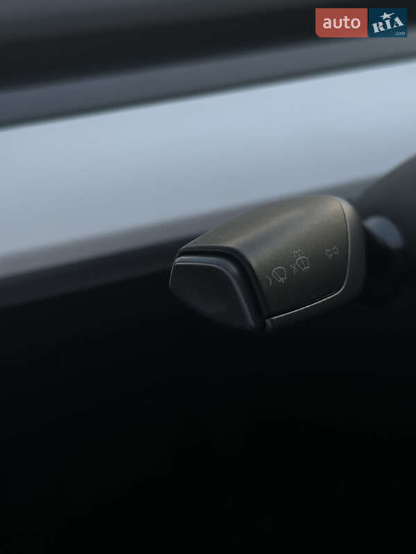 Седан Tesla Model 3 2019 в Володимирі