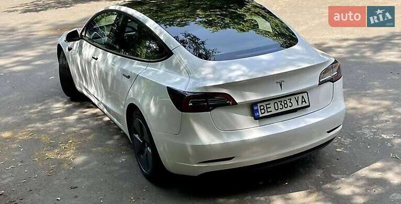 Седан Tesla Model 3 2022 в Киеве