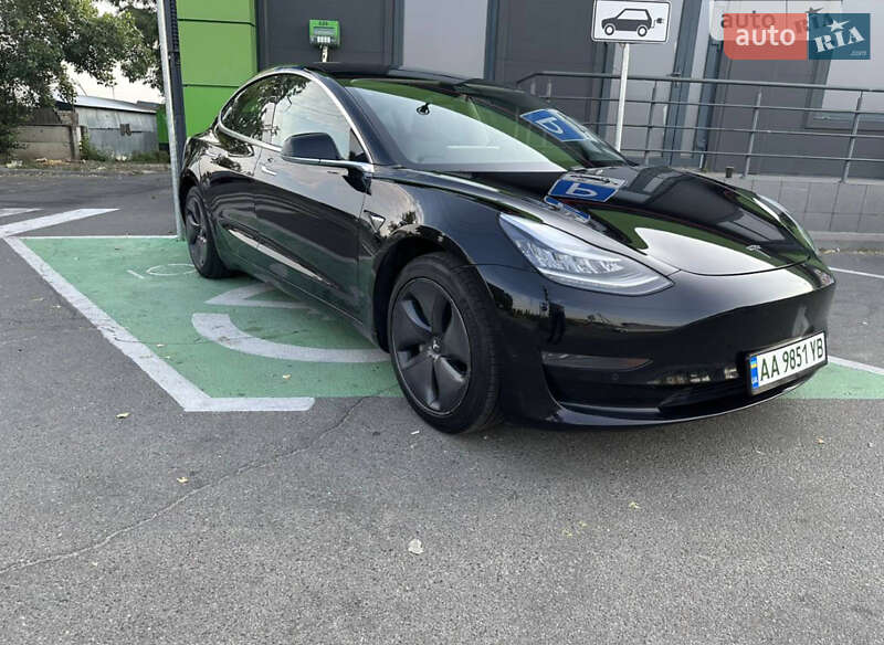 Седан Tesla Model 3 2019 в Киеве