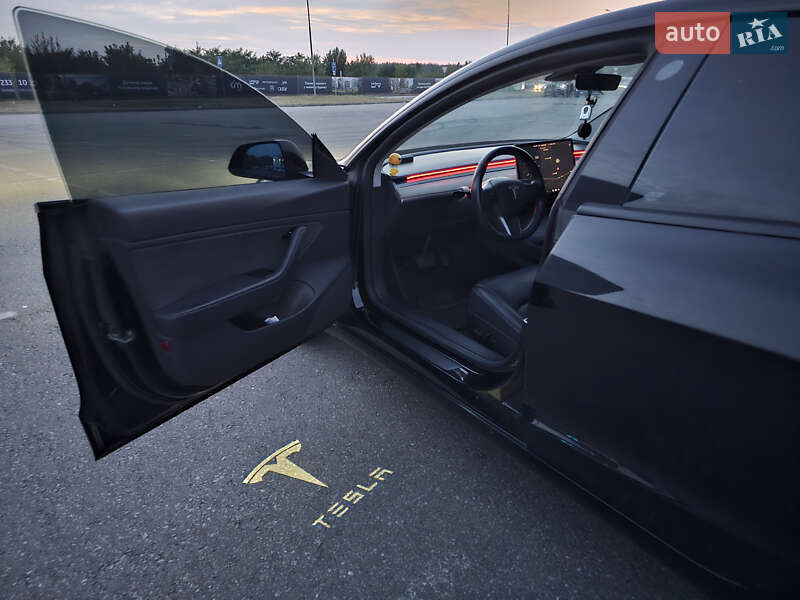 Седан Tesla Model 3 2019 в Киеве