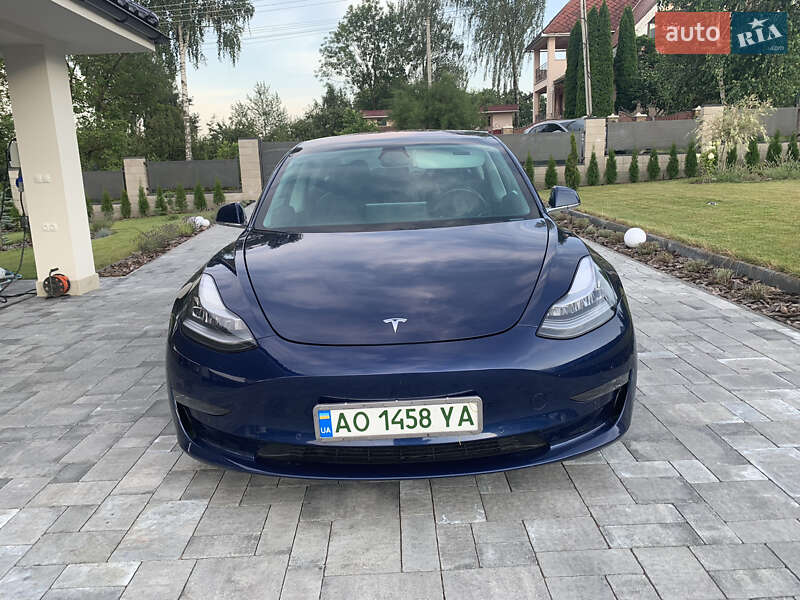 Седан Tesla Model 3 2018 в Хусті