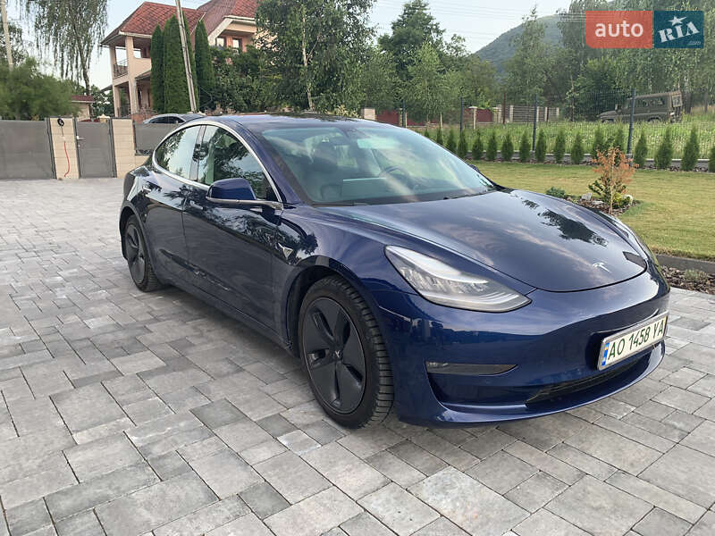Седан Tesla Model 3 2018 в Хусті