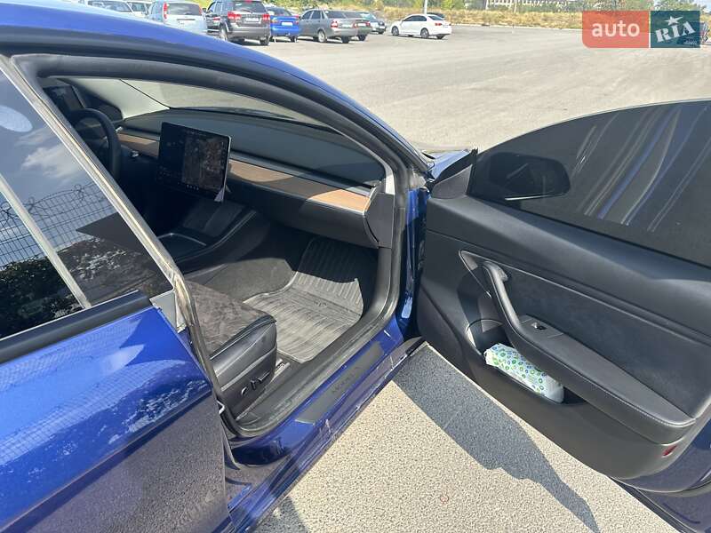 Седан Tesla Model 3 2021 в Днепре