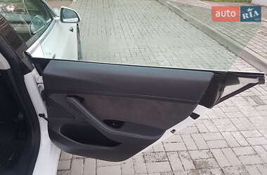 Седан Tesla Model 3 2020 в Самборі