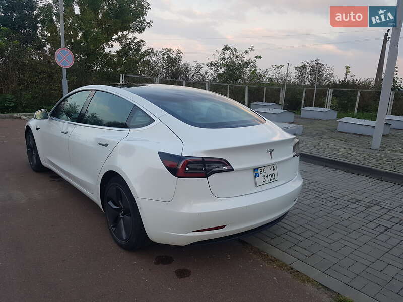 Седан Tesla Model 3 2020 в Самборе