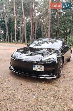 Седан Tesla Model 3 2022 в Киеве