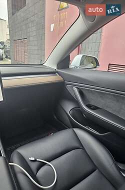 Седан Tesla Model 3 2019 в 