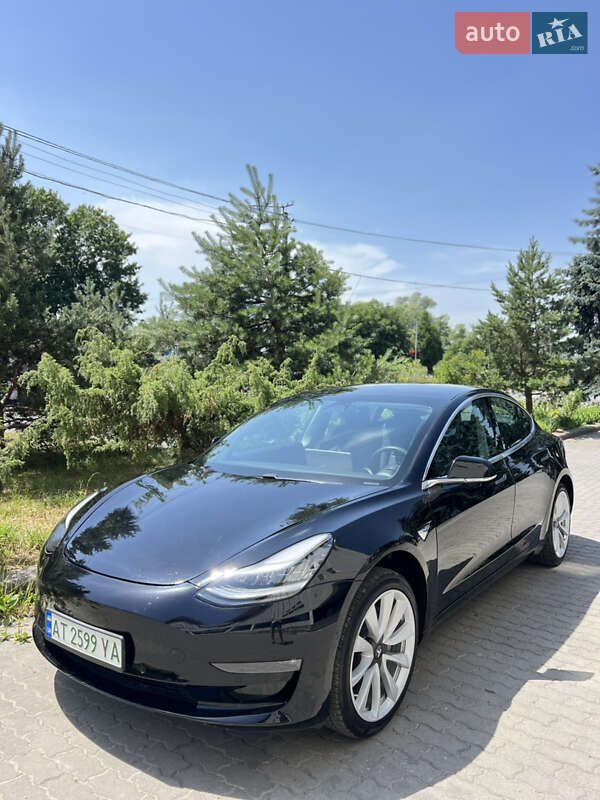 Tesla Model 3 2020