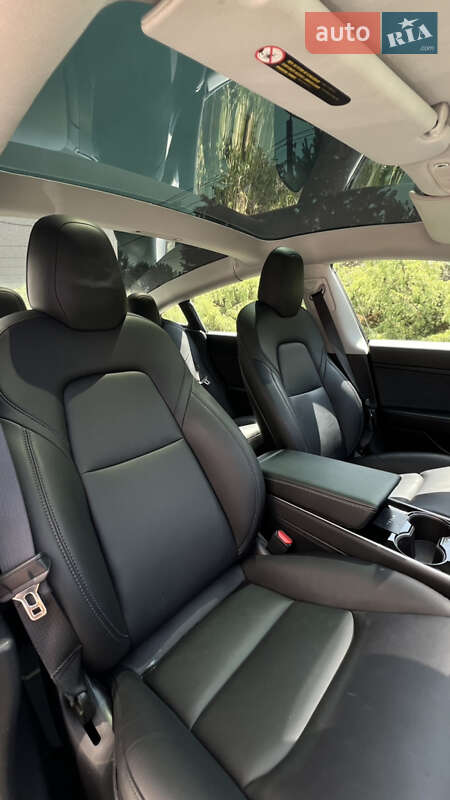 Седан Tesla Model 3 2020 в Івано-Франківську
