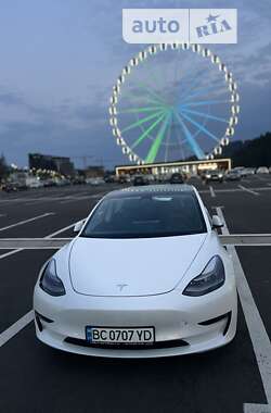 Седан Tesla Model 3 2021 в Львове