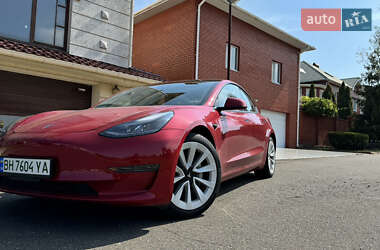 Седан Tesla Model 3 2023 в 