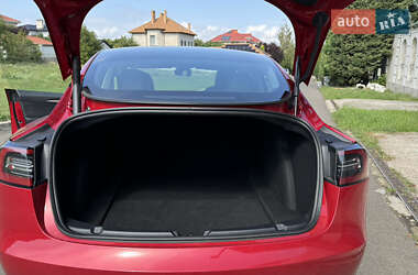 Седан Tesla Model 3 2023 в 