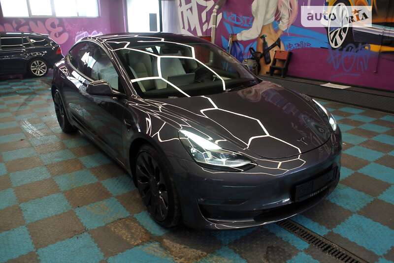Седан Tesla Model 3 2021 в 