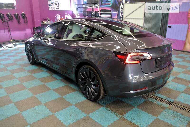 Седан Tesla Model 3 2021 в Києві