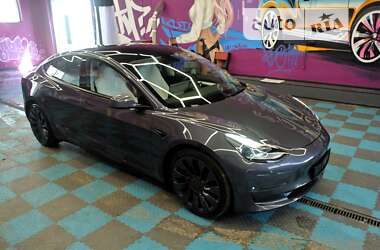 Седан Tesla Model 3 2021 в 