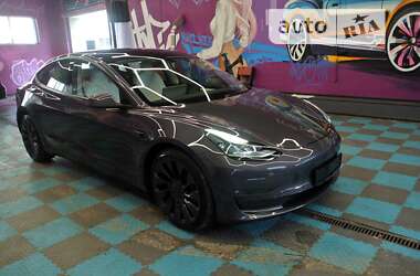 Седан Tesla Model 3 2021 в 