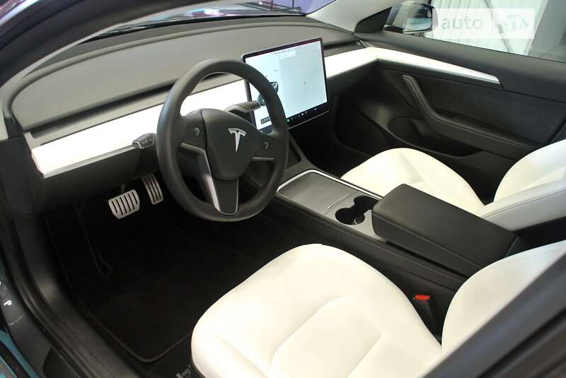 Седан Tesla Model 3 2021 в Києві