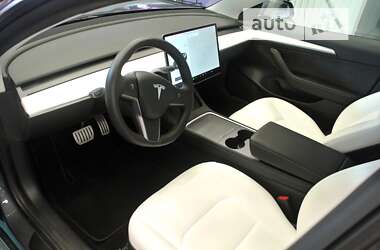 Седан Tesla Model 3 2021 в 