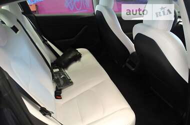 Седан Tesla Model 3 2021 в 