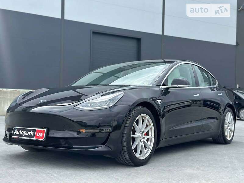 Седан Tesla Model 3 2018 в Львове