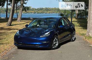 Седан Tesla Model 3 2022 в Киеве