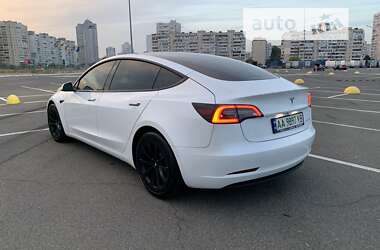 Седан Tesla Model 3 2021 в Киеве