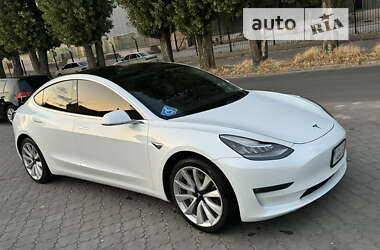 Седан Tesla Model 3 2020 в Черкассах