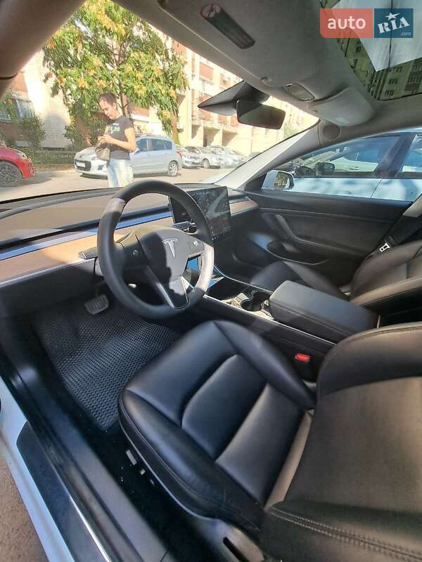 Седан Tesla Model 3 2020 в Киеве