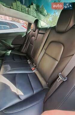 Седан Tesla Model 3 2020 в 