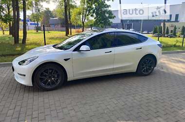 Седан Tesla Model 3 2023 в Львове