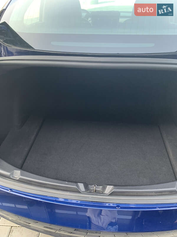 Седан Tesla Model 3 2018 в Хусті