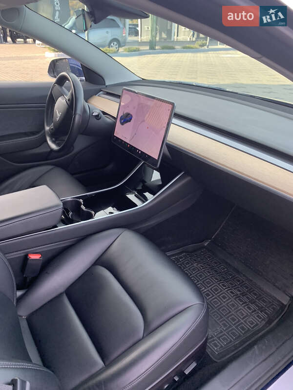 Седан Tesla Model 3 2018 в Хусті