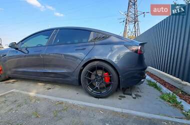 Седан Tesla Model 3 2021 в 