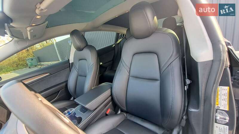 Седан Tesla Model 3 2021 в Ірпені