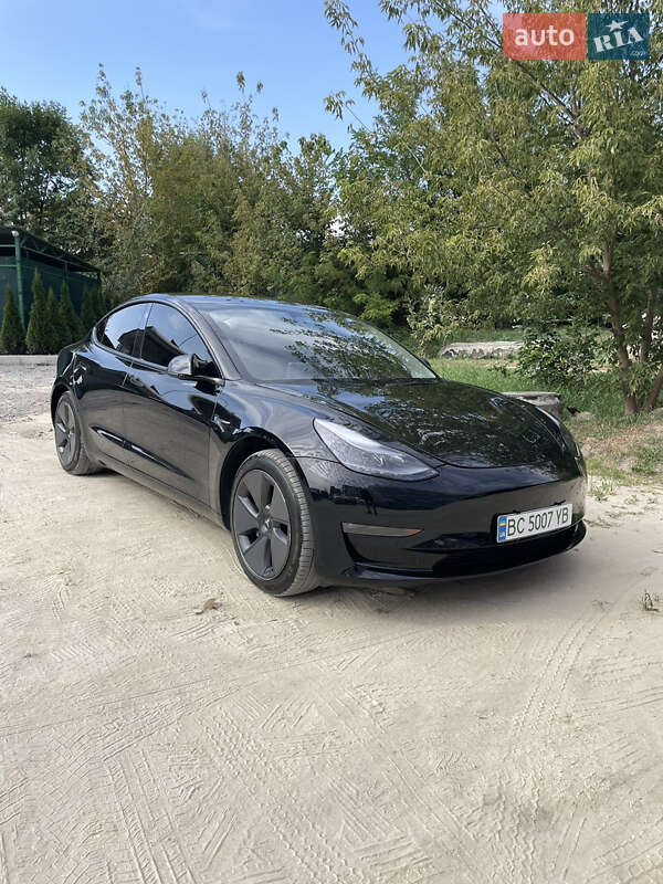 Седан Tesla Model 3 2022 в Львове