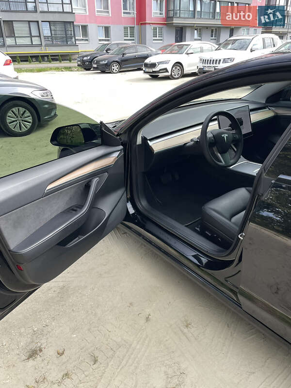 Седан Tesla Model 3 2022 в Львові