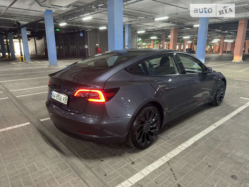 Седан Tesla Model 3 2023 в Києві