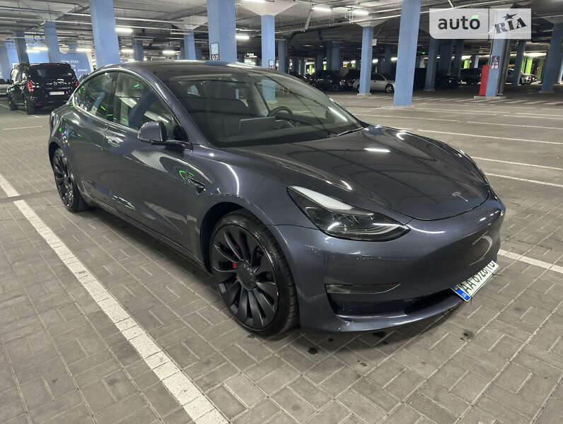 Седан Tesla Model 3 2023 в Києві