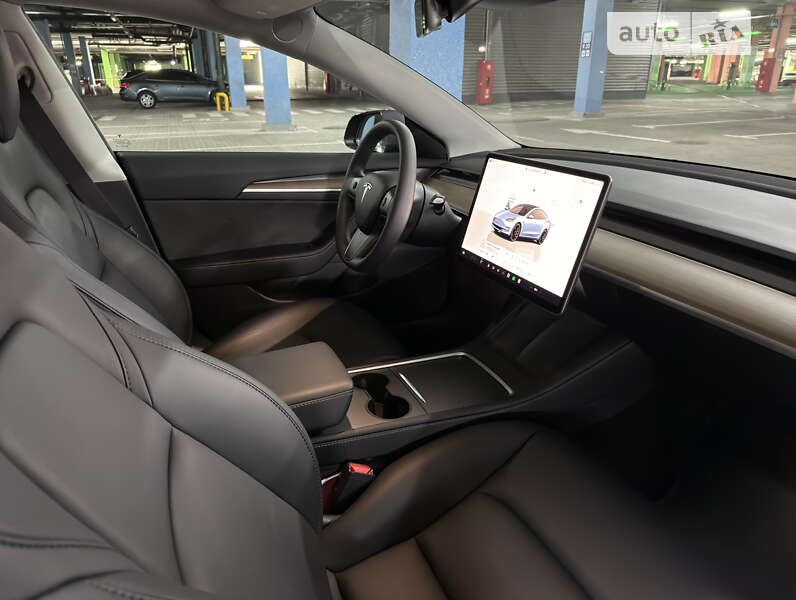 Седан Tesla Model 3 2023 в Києві