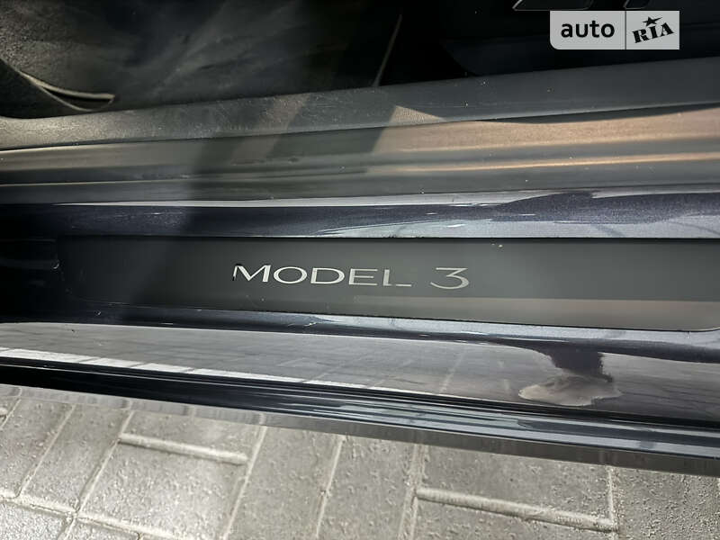 Седан Tesla Model 3 2023 в Києві