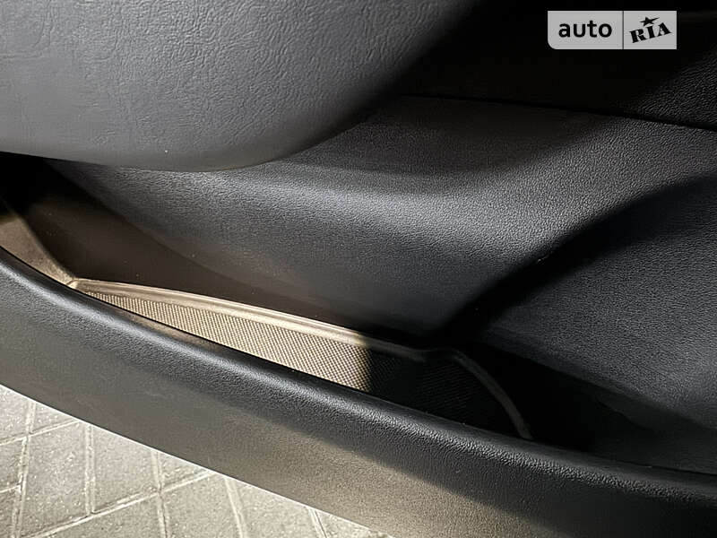 Седан Tesla Model 3 2023 в Києві