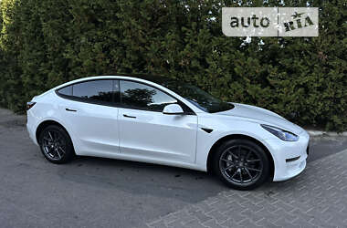 Седан Tesla Model 3 2021 в 