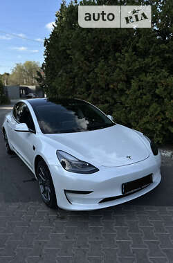 Седан Tesla Model 3 2021 в 