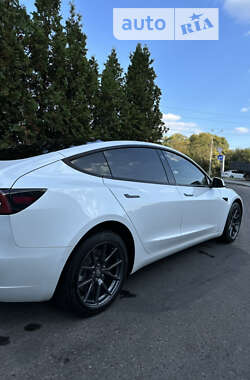 Седан Tesla Model 3 2021 в 
