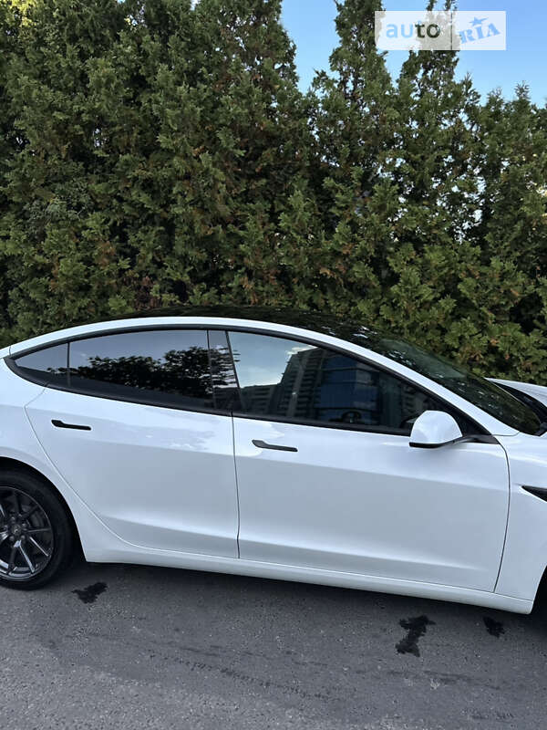 Седан Tesla Model 3 2021 в Львове