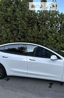 Седан Tesla Model 3 2021 в 