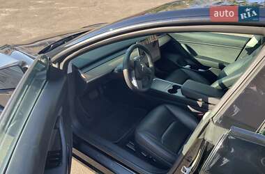 Седан Tesla Model 3 2021 в Киеве