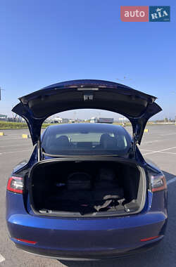 Седан Tesla Model 3 2021 в 