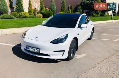Седан Tesla Model 3 2021 в 