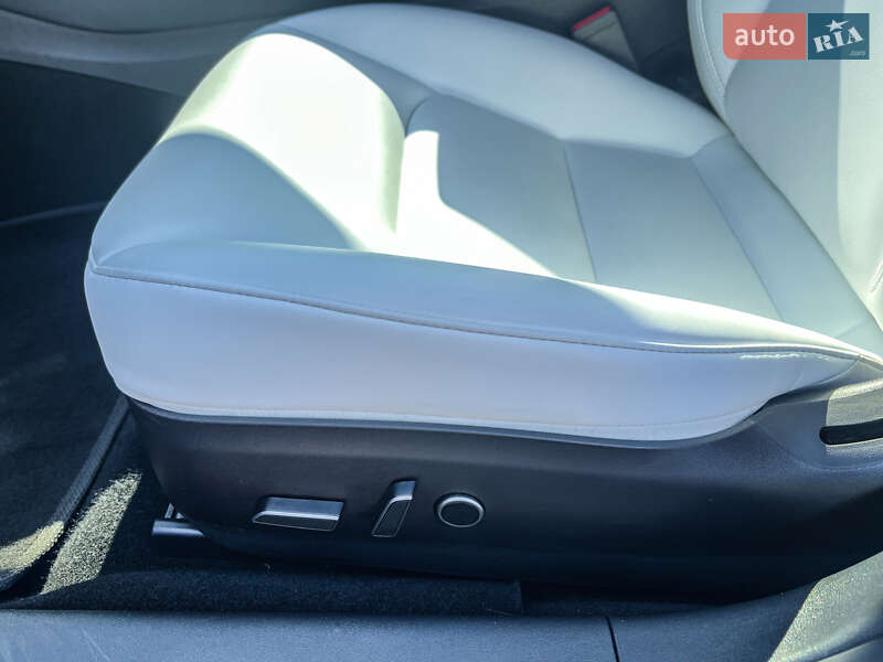 Седан Tesla Model 3 2022 в Вінниці
